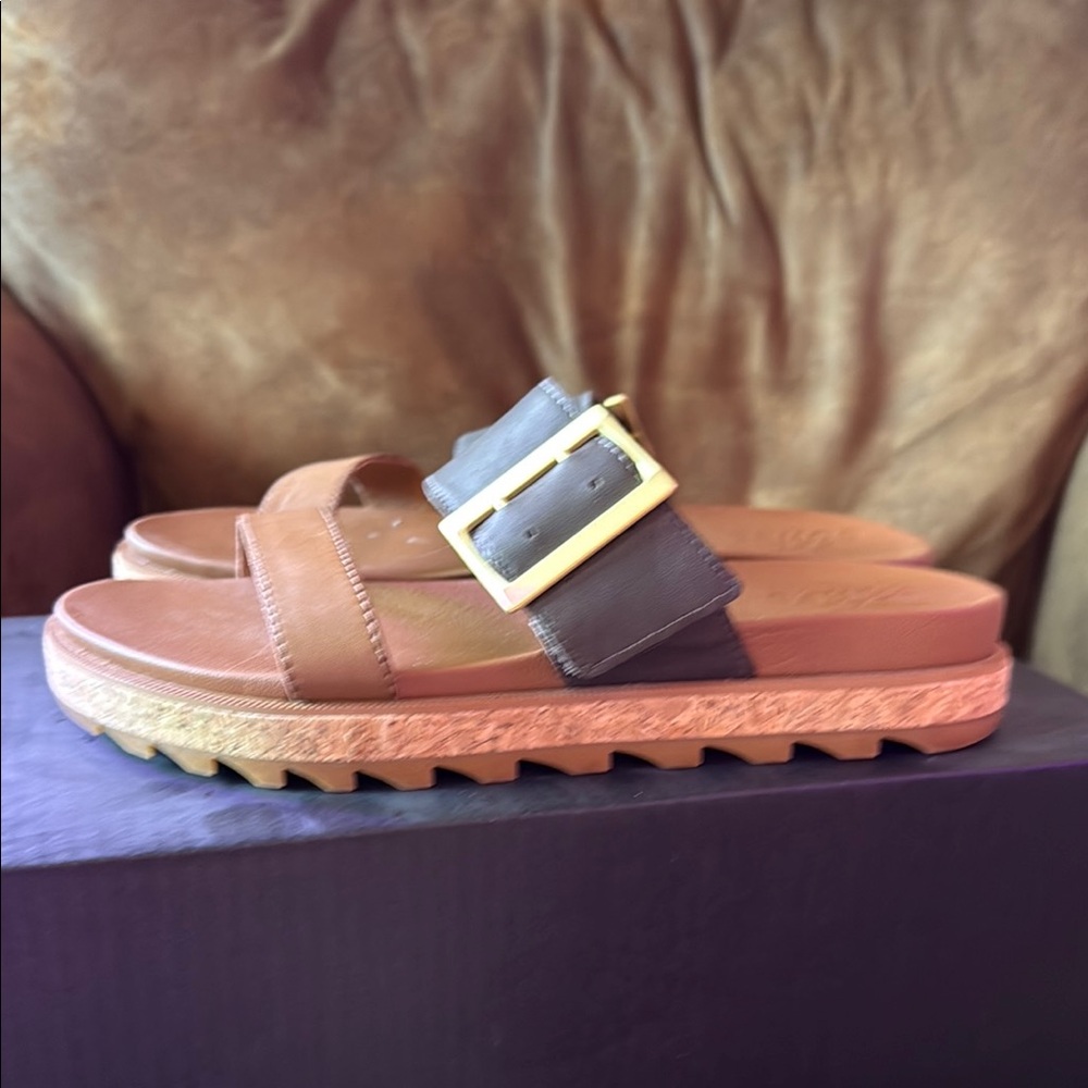 Sorel Two-Tone Brown and Black Slide Sandals with Gold Buckles - Picture 4 of 8